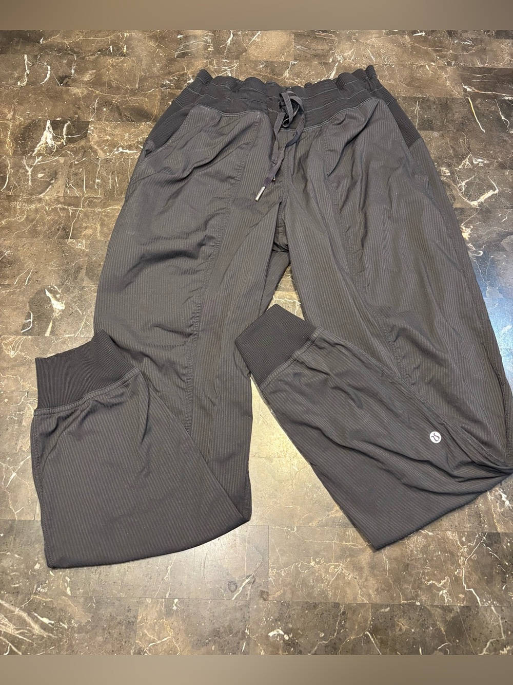 Lululemon dance studio joggers size 8